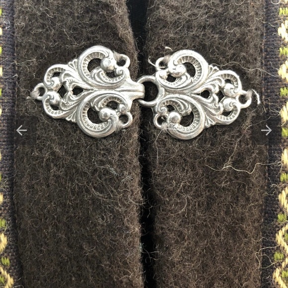 1970s Fringed Embroidered Cape in wool by A.S Evebofoss. - Picture 2 of 15